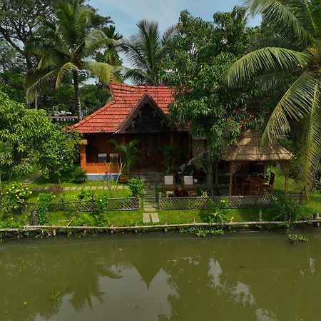 Little Chembaka Guest House คุมาราคม ภายนอก รูปภาพ