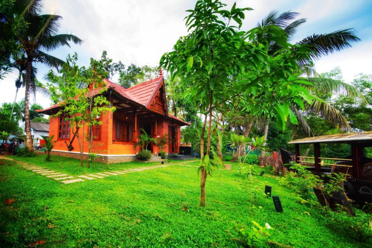 Little Chembaka Guest House คุมาราคม ภายนอก รูปภาพ
