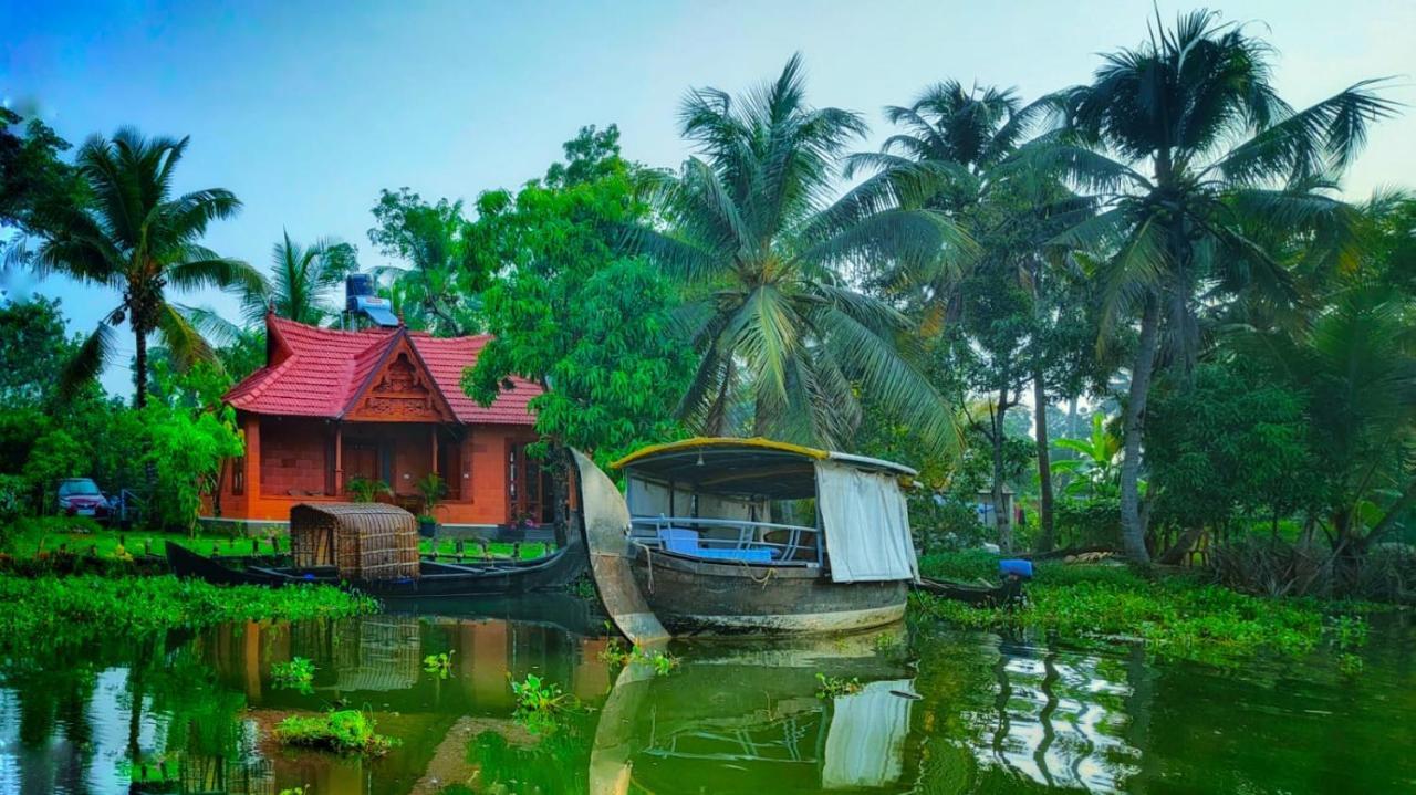 Little Chembaka Guest House คุมาราคม ภายนอก รูปภาพ