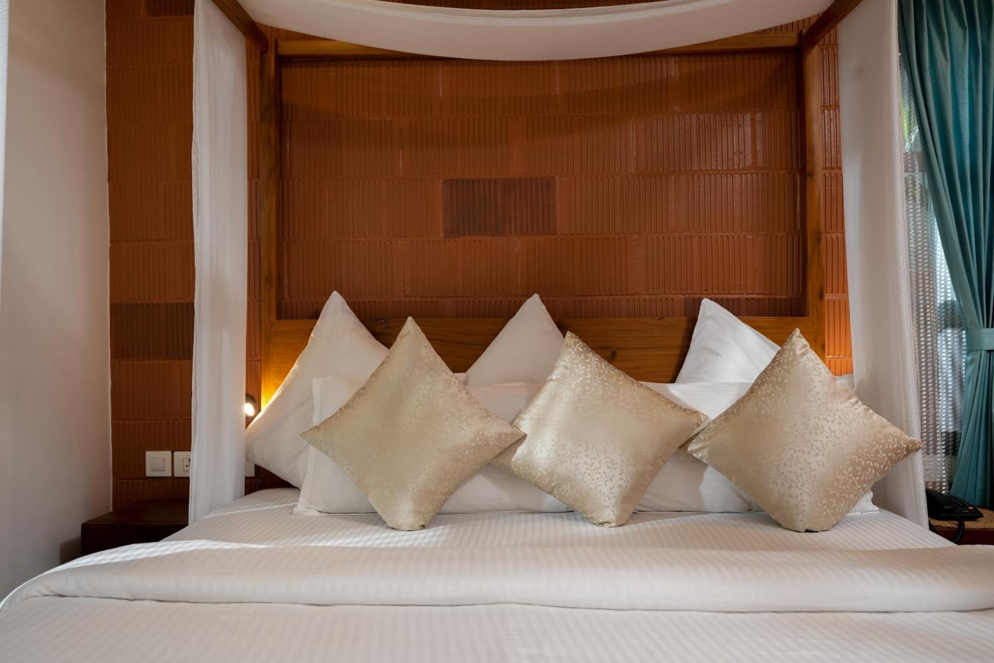 Little Chembaka Guest House คุมาราคม ภายนอก รูปภาพ
