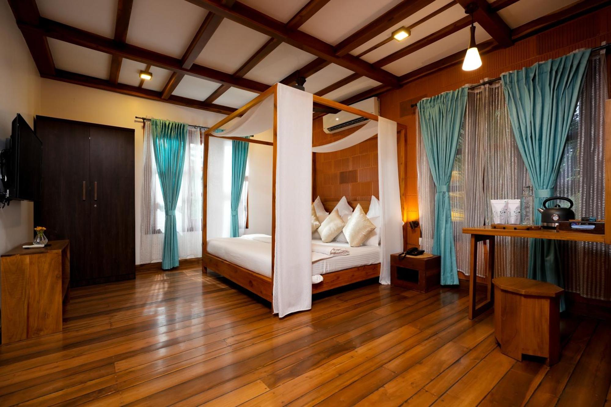 Little Chembaka Guest House คุมาราคม ภายนอก รูปภาพ