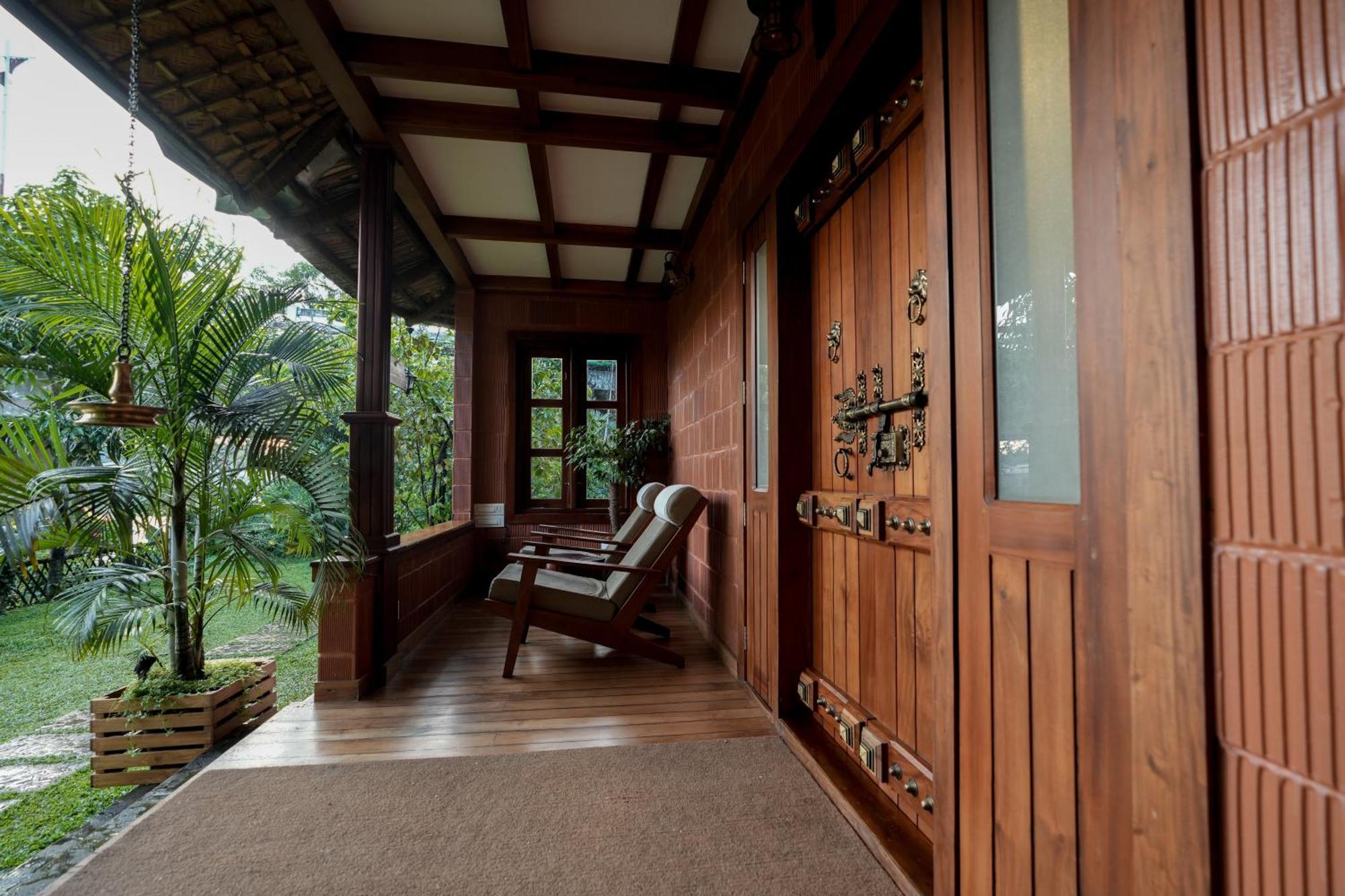Little Chembaka Guest House คุมาราคม ภายนอก รูปภาพ