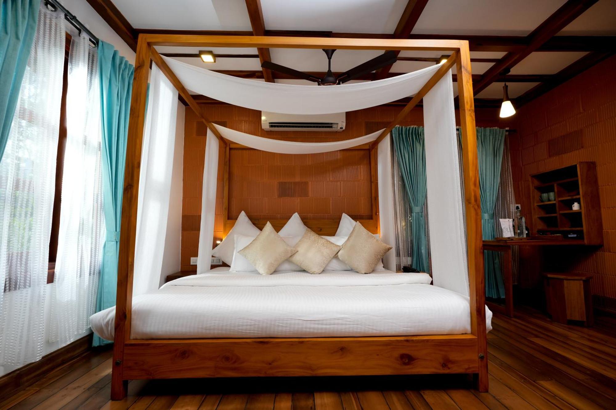 Little Chembaka Guest House คุมาราคม ภายนอก รูปภาพ